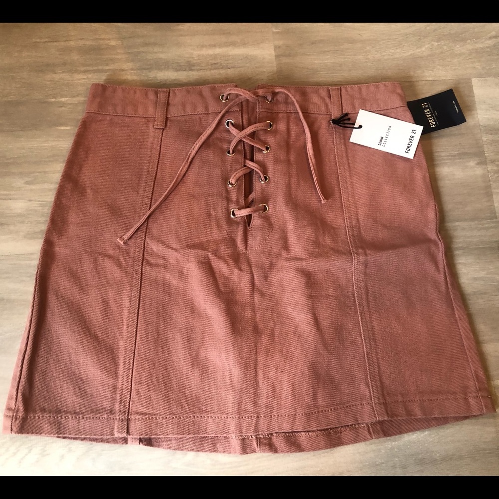 Pink skirt! NWT never worn. Forever 21 size Large